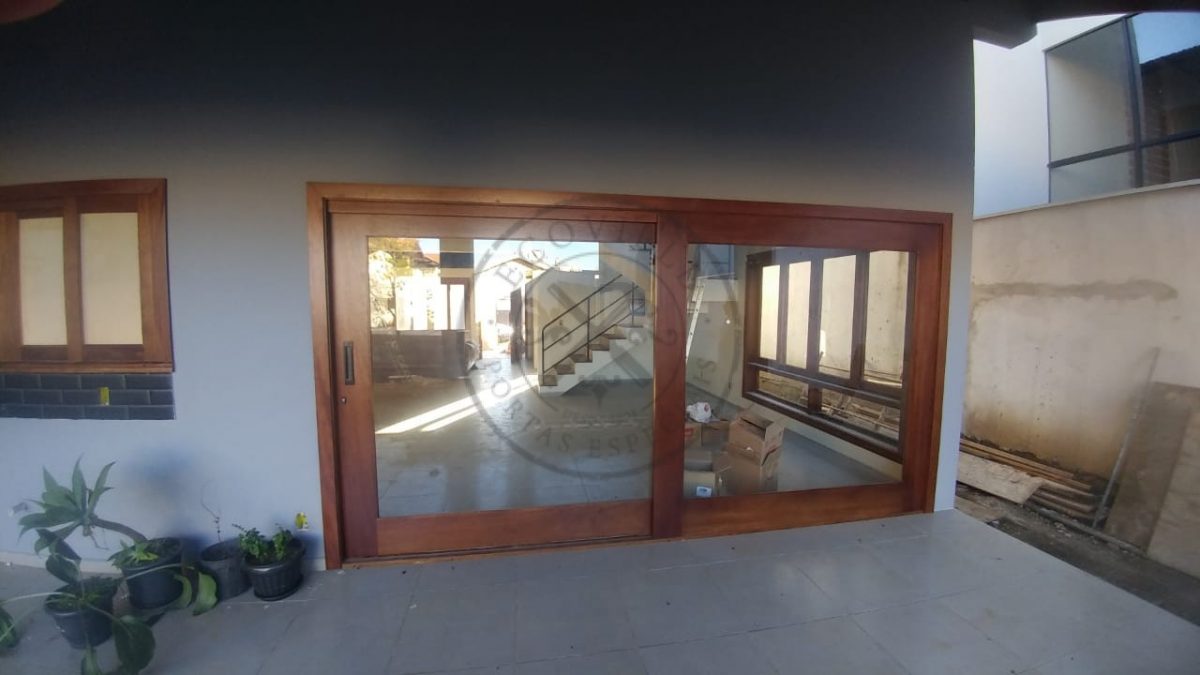 001-56 Porta com sistema de correr embutido com vidro panorâmico - Imagem 2