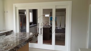 Porta de correr com sistema embutido sendo com quatro folhas - Imagem 2