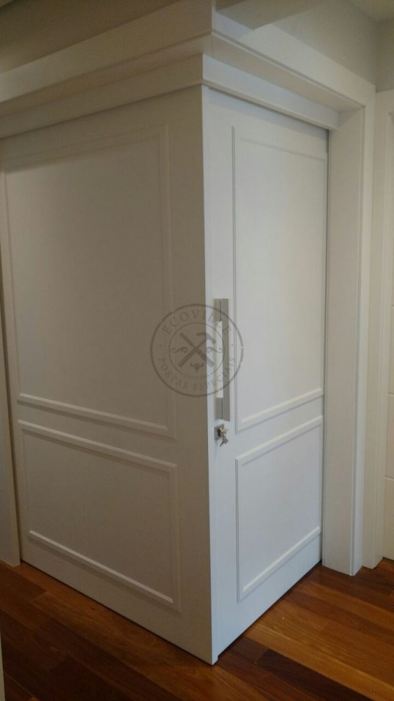 Porta de correr com sistema de trilho embutido, modelo EXCLUSIVO