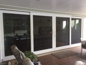 Porta com sistema de correr embutido com vidro panorâmico - Imagem 2