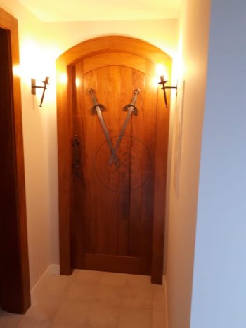 Porta de madeira maciça modelo exclusivo