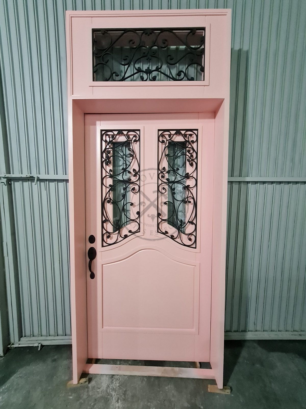 Porta exclusiva com grade e vidro - Imagem 1