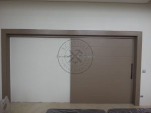 Porta de correr com estrutura de ferro no interior, pintura especial laca P.U (Sayerlack) - Imagem 2