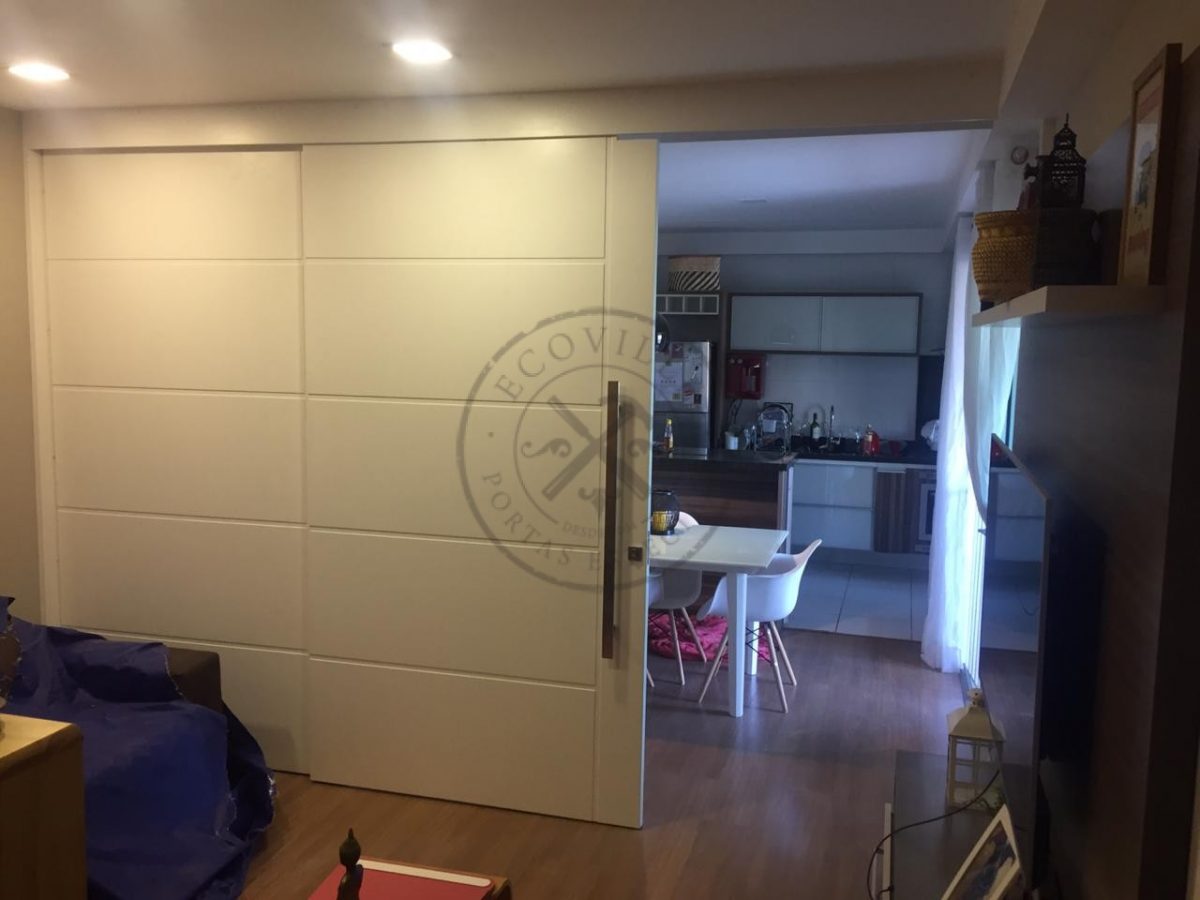 02-124 Porta com sistema de correr embutido sobreposta três folhas com pintura laca P.U branco acetinado - Imagem 3