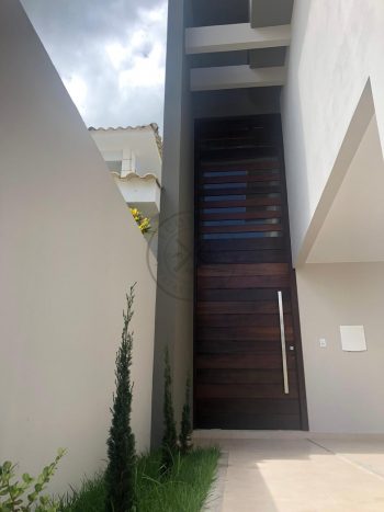 Porta pivotante de lambril de Imbuia com bandeira superior com vidro - Imagem 3