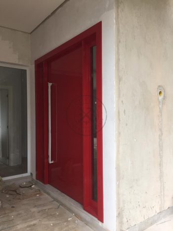 Porta pivotante com revestimento em MDF, portal duplo lateral e pintura laca vermelho alto brilho - Imagem 3
