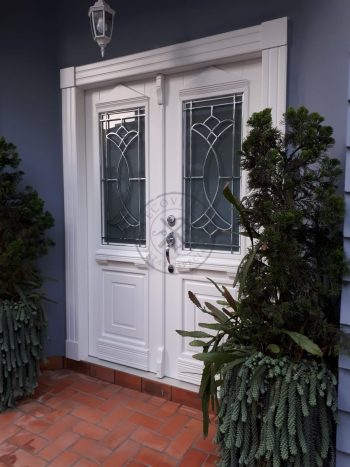 Porta com sistema de abertura dupla maciça com pintura laca P.U branco acetinado - Imagem 3