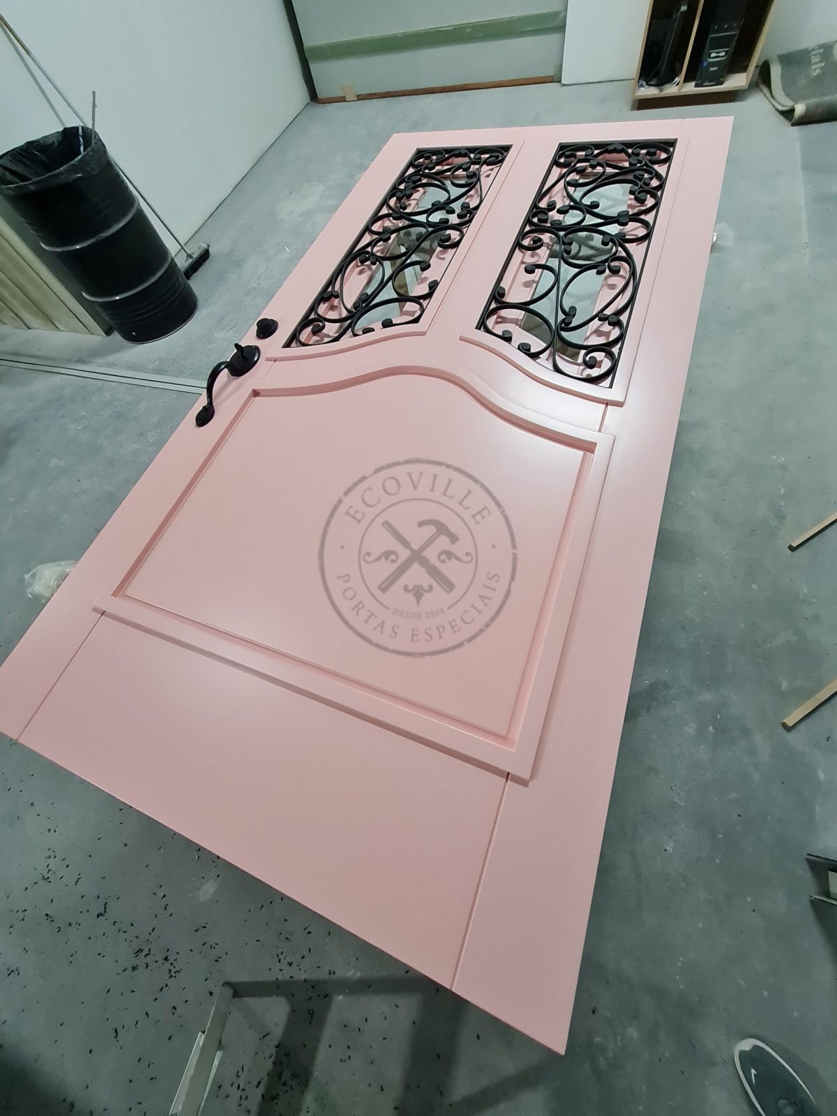 Porta exclusiva com grade e vidro - Imagem 2