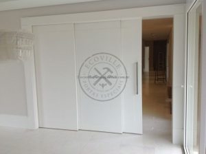 Porta de correr com três folhas sobrepostas, pintura de laca P.U branco fosco (Sayerlack) - Imagem 3