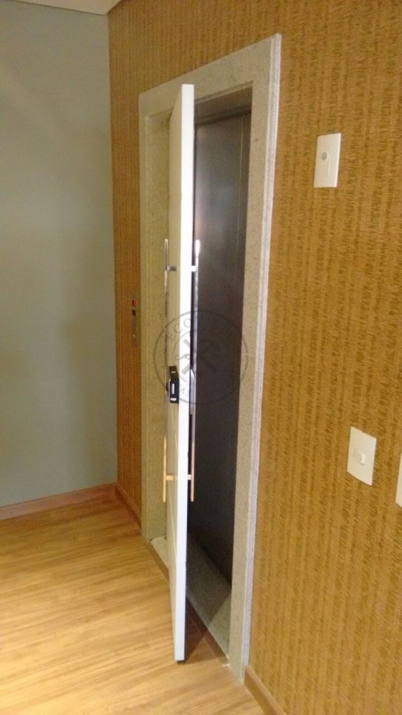 Porta pivotante para elevador com pintura de laca P.U branco acetinado (Sayerlack) - Imagem 3