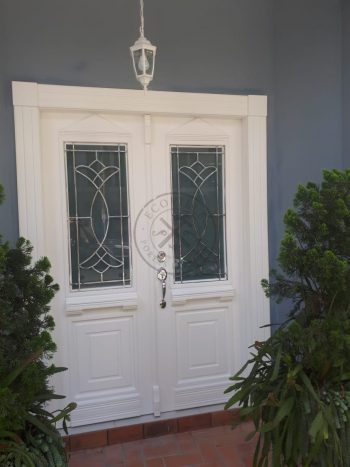 Porta com sistema de abertura dupla maciça com pintura laca P.U branco acetinado - Imagem 4