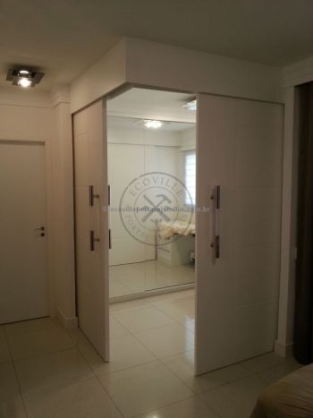 Porta de correr sob medida com abertura dupla fechamento central - Imagem 4