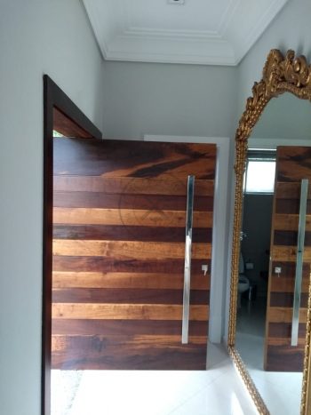 Porta pivotante de Lambril de Imbuia com estrutura de aço no interior para não empenar 8 cm de espessura - Imagem 4