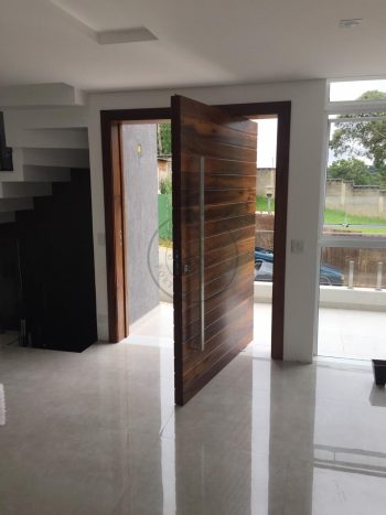 Porta pivotante de Lambril de Imbuia com 8 cm de espessura com pintura de verniz P.U acetinado (Sayerlack) - Imagem 4