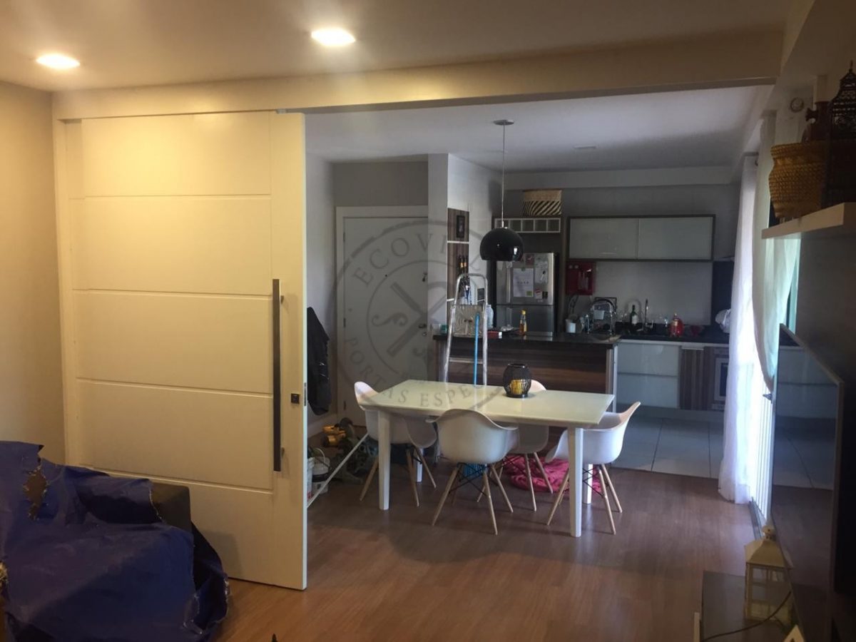 03-96 Porta com sistema de correr embutido sobreposta três folhas com pintura laca P.U branco acetinado - Imagem 4