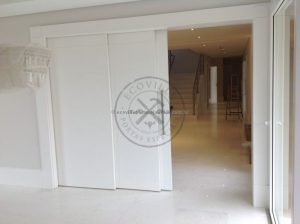 Porta de correr com três folhas sobrepostas, pintura de laca P.U branco fosco (Sayerlack) - Imagem 4