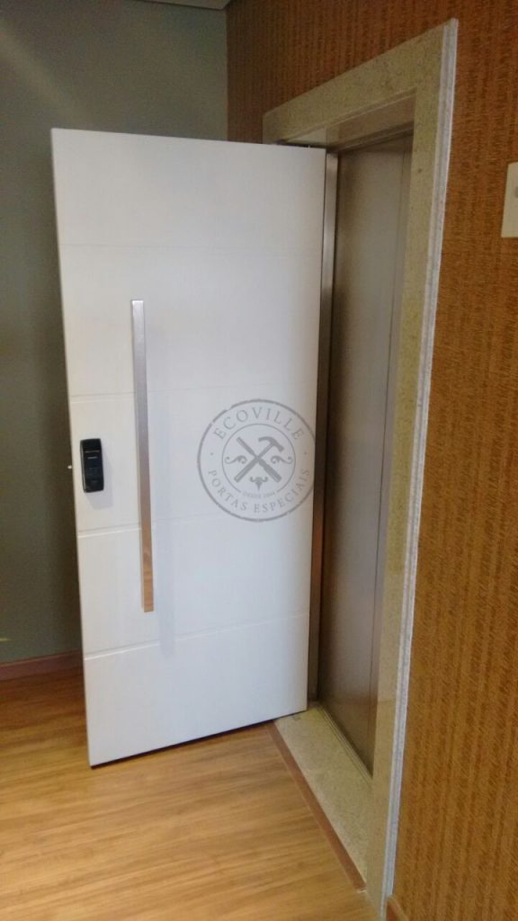 Porta pivotante para elevador com pintura de laca P.U branco acetinado (Sayerlack) - Imagem 4