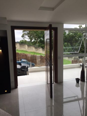 Porta pivotante de Lambril de Imbuia com 8 cm de espessura com pintura de verniz P.U acetinado (Sayerlack) - Imagem 5