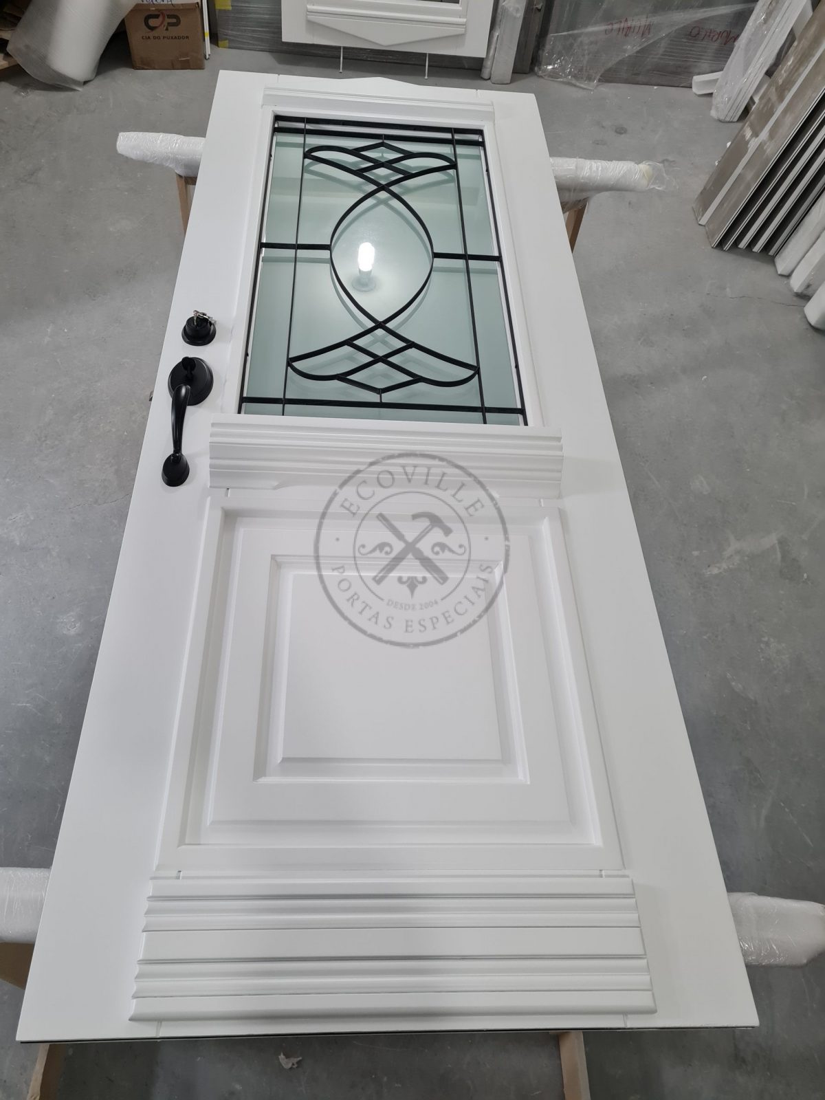 04-1-scaled-8 Porta especial com grade e vidro - Imagem 1