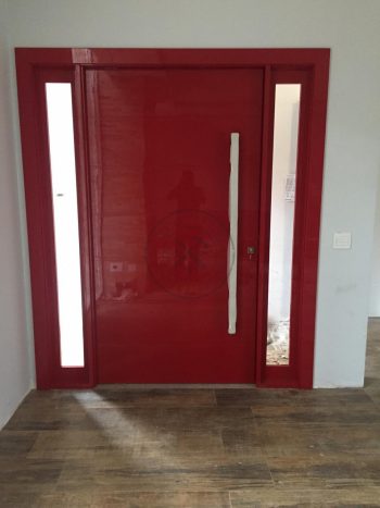 Porta pivotante com revestimento em MDF, portal duplo lateral e pintura laca vermelho alto brilho - Imagem 5