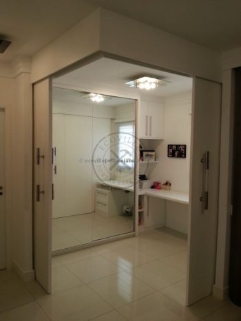 Porta de correr sob medida com abertura dupla fechamento central - Imagem 5