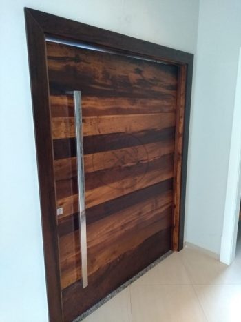 Porta pivotante de Lambril de Imbuia com estrutura de aço no interior para não empenar 8 cm de espessura - Imagem 5