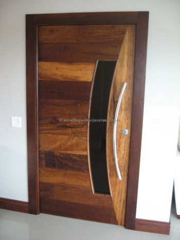 Porta pivotante reforçada com metalon de ferro, revestida com lambril de imbuia, visor de vidro fumê - Imagem 5