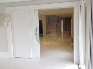 Porta de correr com três folhas sobrepostas, pintura de laca P.U branco fosco (Sayerlack) - Imagem 5