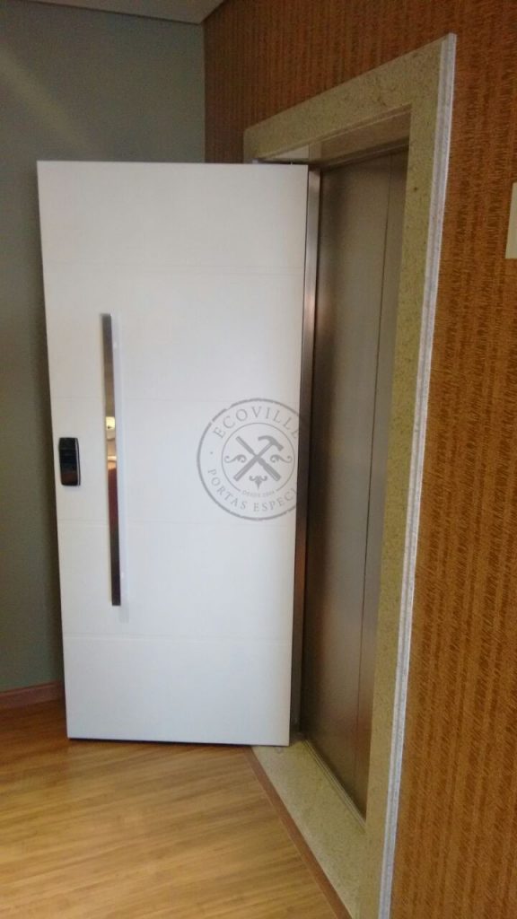 Porta pivotante para elevador com pintura de laca P.U branco acetinado (Sayerlack) - Imagem 5
