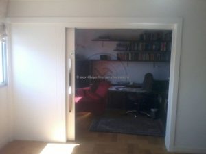 Porta de correr com três folhas sobrepostas, pintura de laca P.U branco fosco (Sayerlack) - Imagem 5