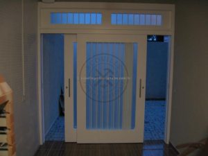 Porta de correr em madeira maciça de Imbuia reforçado com ferro - Imagem 5