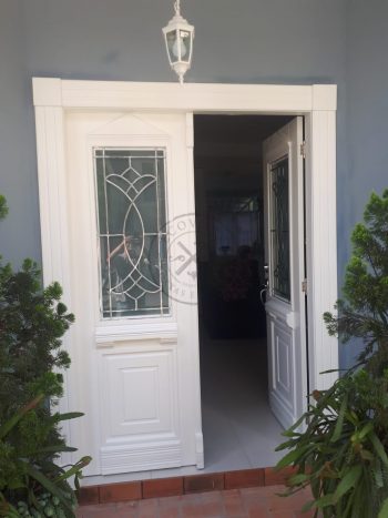 Porta com sistema de abertura dupla maciça com pintura laca P.U branco acetinado - Imagem 6