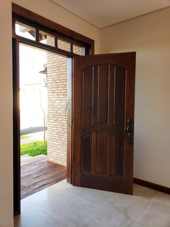 Porta especial com portais laterais e bandeira, com pintura verniz P.U acetinado - Imagem 3