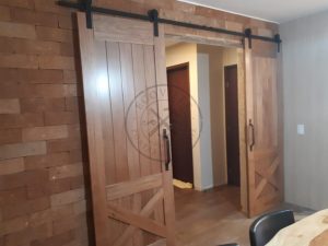 Porta com sistema de correr aparente modelo celeiro - Imagem 3