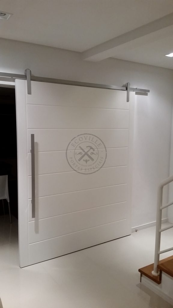 Porta de correr com trilho aparente, pintura de laca P.U branco acetinado (Sayerlack) - Imagem 6