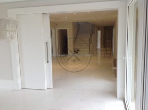 Porta de correr com três folhas sobrepostas, pintura de laca P.U branco fosco (Sayerlack) - Imagem 6