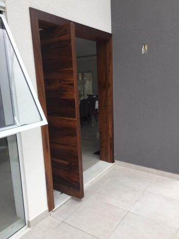 Porta pivotante de Lambril de Imbuia com 8 cm de espessura com pintura de verniz P.U acetinado (Sayerlack) - Imagem 7