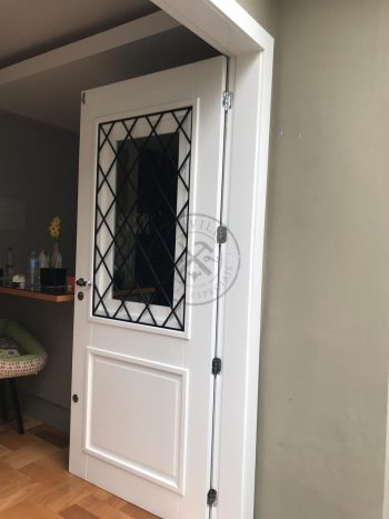 Porta com sistema de abertura dupla com grade de ferro especial - Imagem 6