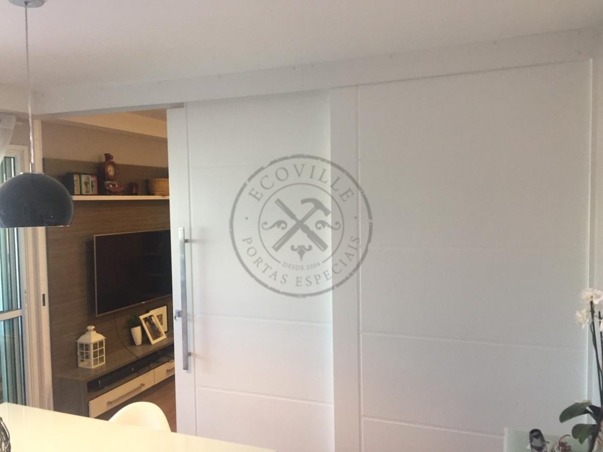 06-116 Porta com sistema de correr embutido sobreposta três folhas com pintura laca P.U branco acetinado - Imagem 7