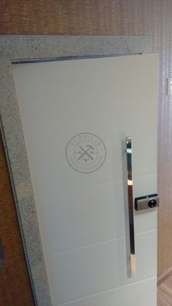 Porta pivotante para elevador com pintura de laca P.U branco acetinado (Sayerlack) - Imagem 7