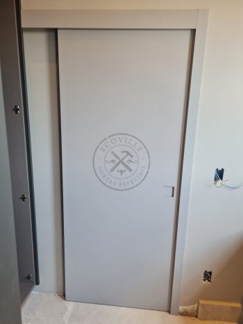 Porta com sistema de correr embutido com puxador cava - Imagem 5