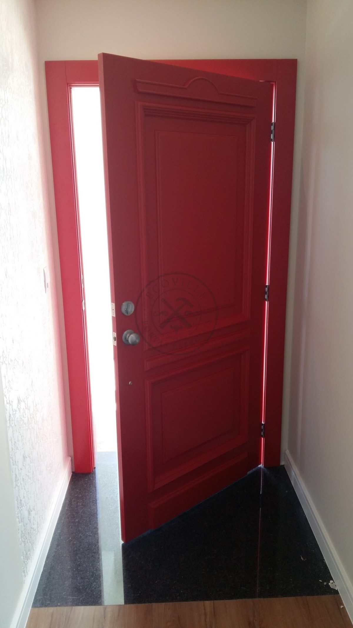 Porta pivotante com revestimento em MDF e pintura laca P.U vermelho acetinado - Imagem 6
