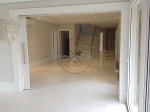 Porta de correr com três folhas sobrepostas, pintura de laca P.U branco fosco (Sayerlack) - Imagem 7