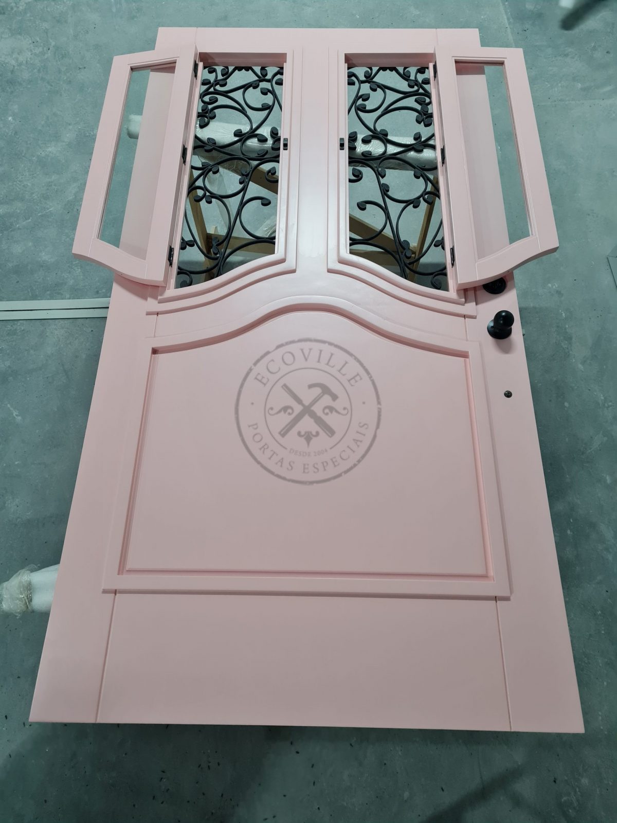 Porta exclusiva com grade e vidro - Imagem 4