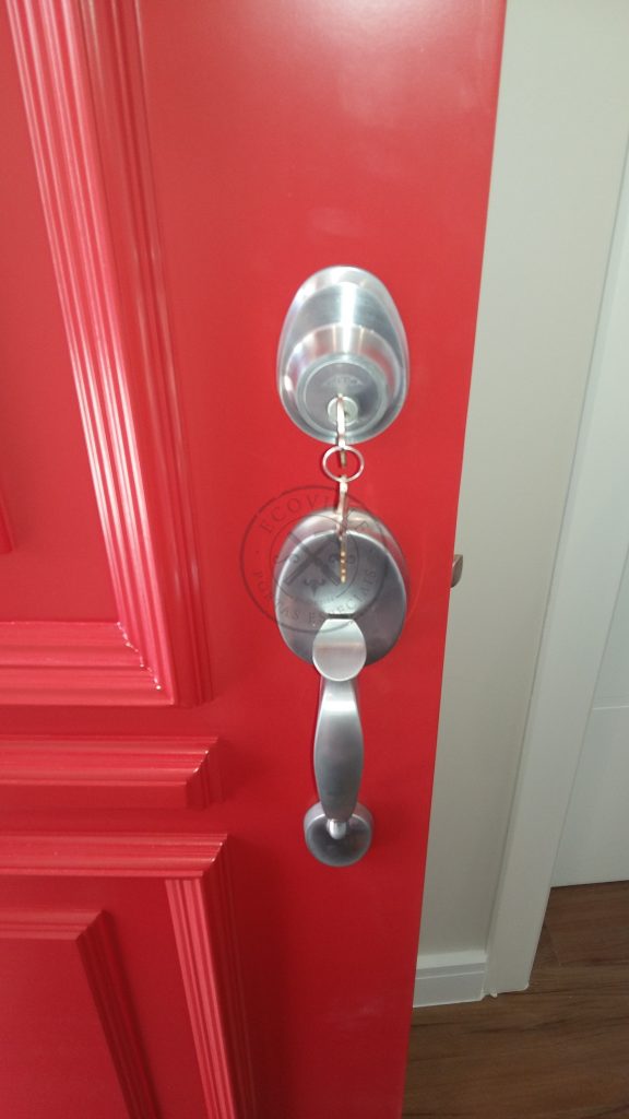 Porta pivotante com revestimento em MDF e pintura laca P.U vermelho acetinado - Imagem 7