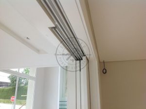 Porta de correr com três folhas sobrepostas, pintura de laca P.U branco fosco (Sayerlack) - Imagem 8