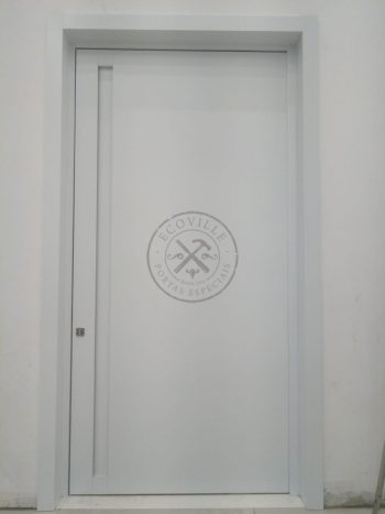 Porta pivotante em ACM com duas cores (branco interna e preto externo) com puxador cava, bandeira e dupla vedação - Imagem 5