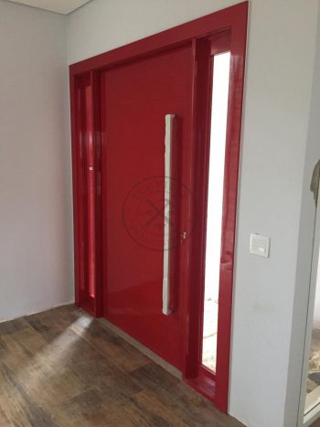 Porta pivotante com revestimento em MDF, portal duplo lateral e pintura laca vermelho alto brilho - Imagem 9