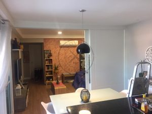 Porta com sistema de correr embutido sobreposta três folhas com pintura laca P.U branco acetinado - Imagem 9