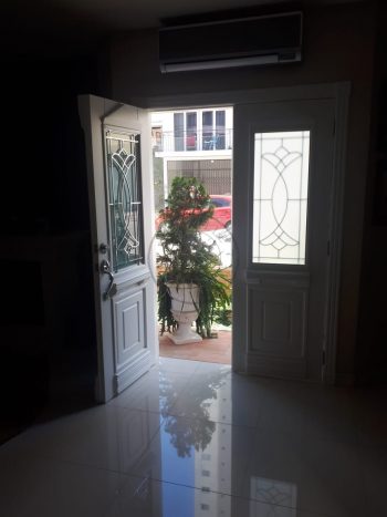 Porta com sistema de abertura dupla maciça com pintura laca P.U branco acetinado - Imagem 9